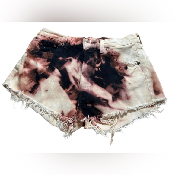 Levi Vintage Bleached Tie-Dye Distressed Jean Shorts Sz 28 (6/7)​​​​ - Picture 2 of 9